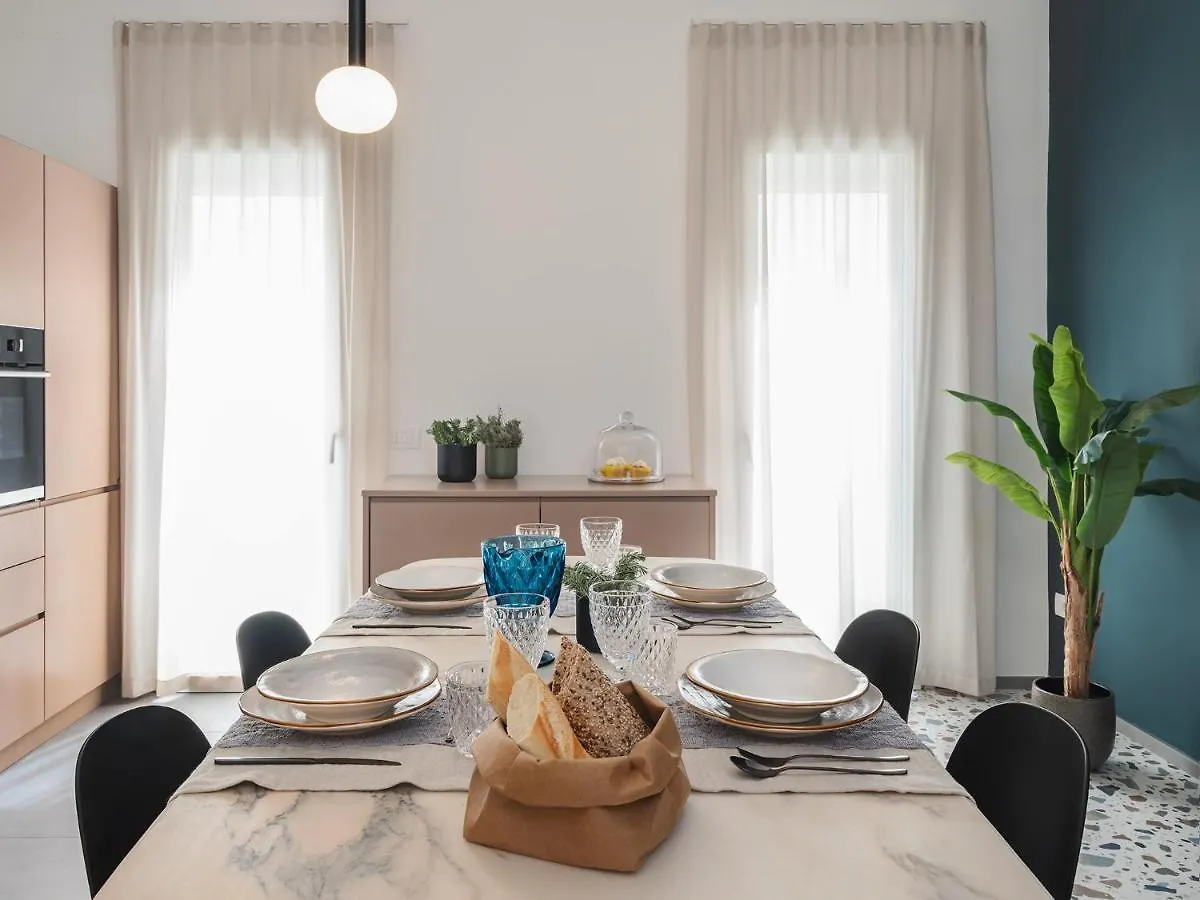 Living U Homesuites Lecce 0*,