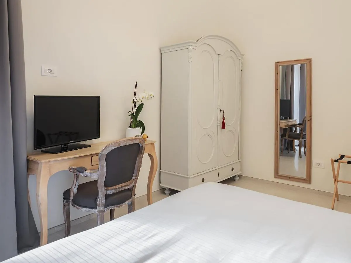 Living U Homesuites Lecce Italy
